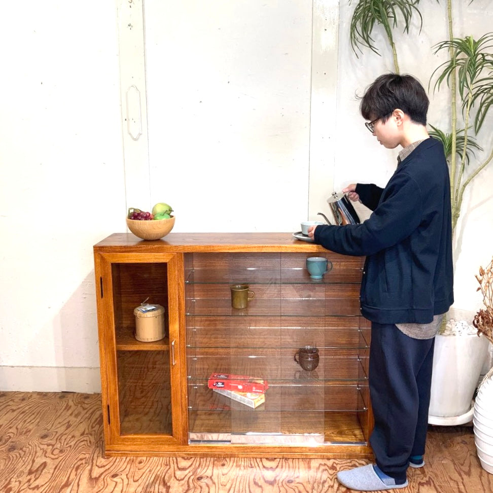 ケヤキ無垢材 ガラスキャビネット【2】飾り棚 食器棚 左側扉 中古