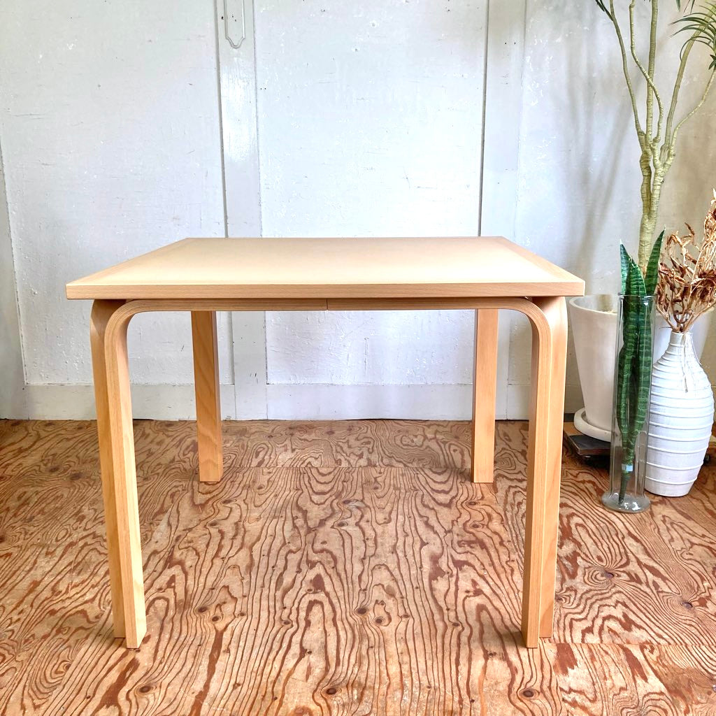 マグナス・オルセン / MAGNUS OLESEN ダイニングテーブル デンマーク 中古