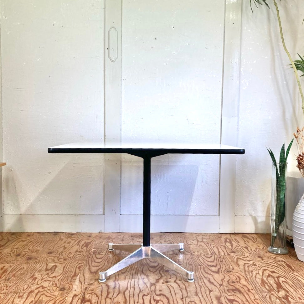 ハーマンミラー / Herman Miller スクエアテーブル コントラクトベース チャールズ&レイ・イームズ 中古
