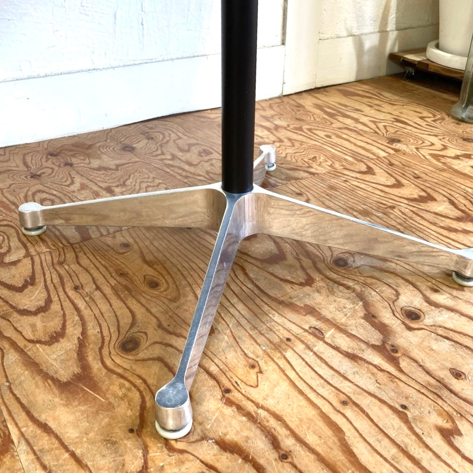 ハーマンミラー / Herman Miller スクエアテーブル コントラクトベース チャールズ&レイ・イームズ 中古