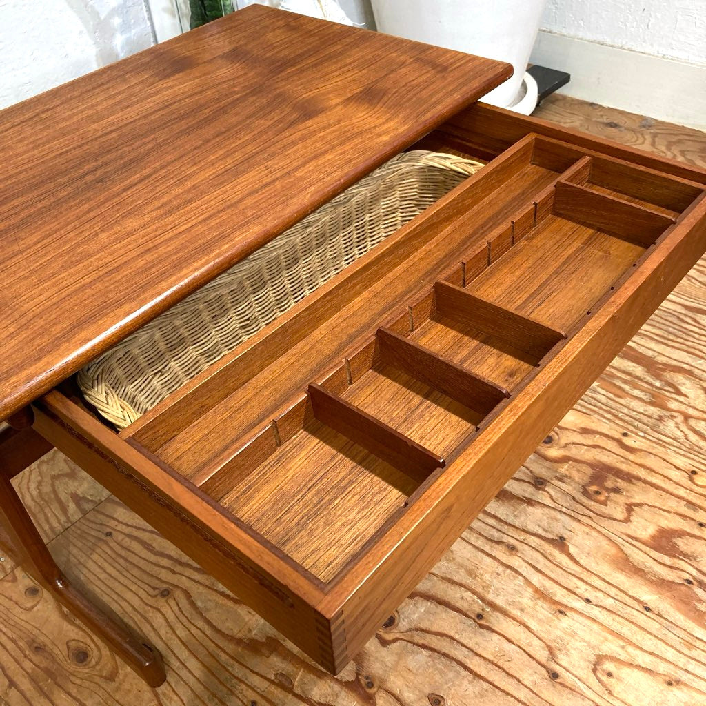 Vildbjerg Møbelfabrik社 カイクリスチャンセン / Kai Kristiansen ソーイングテーブル サイドテーブル チーク材 北欧 ヴィンテージ