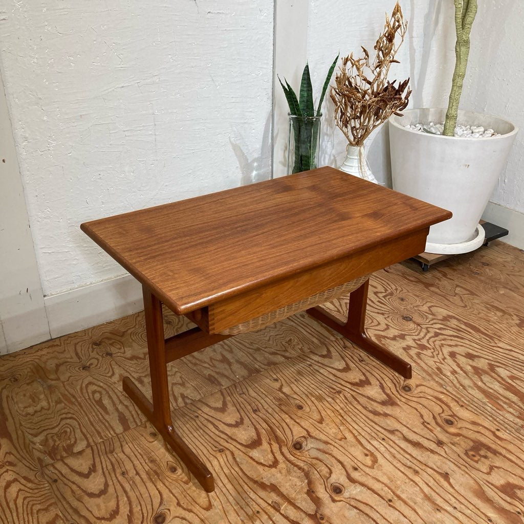 Vildbjerg Møbelfabrik社 カイクリスチャンセン / Kai Kristiansen ソーイングテーブル サイドテーブル チーク材 北欧 ヴィンテージ
