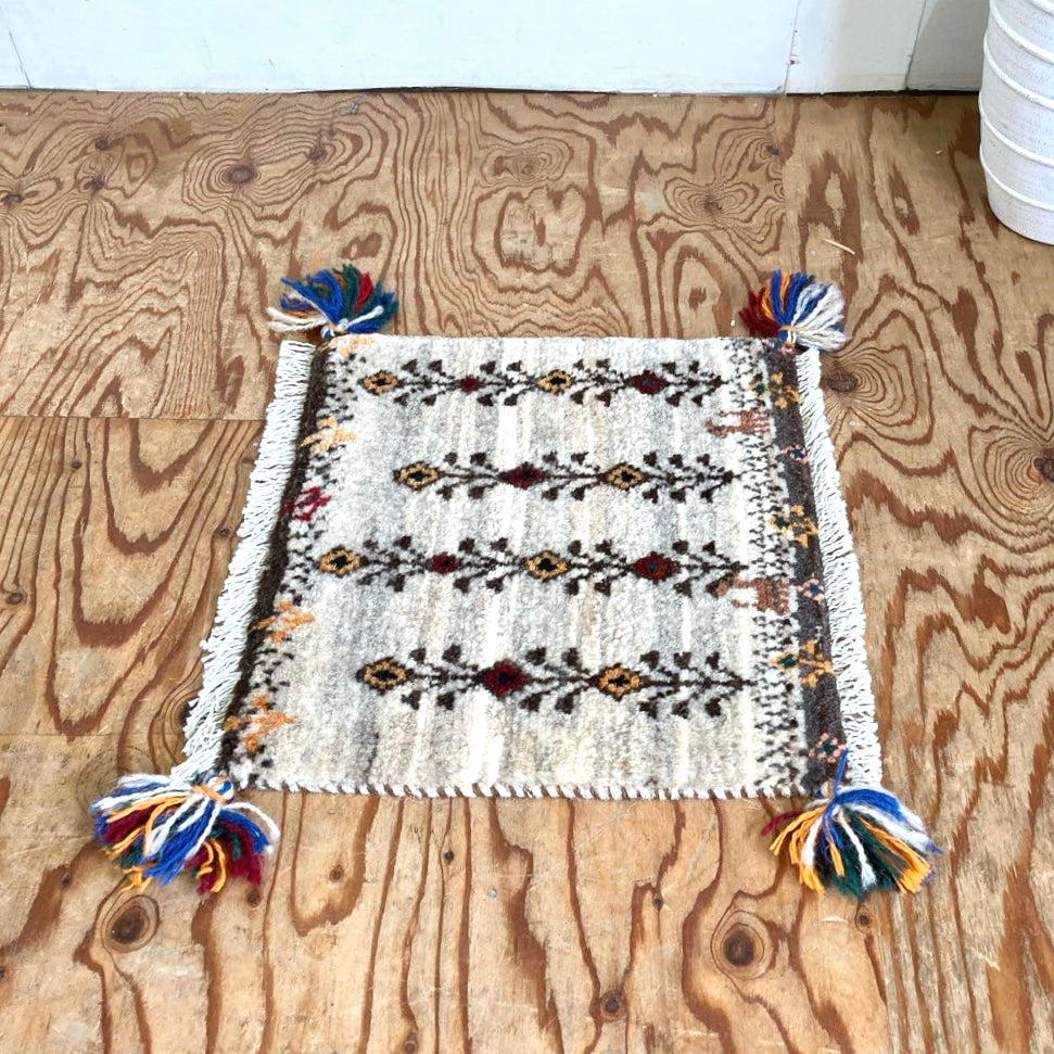 ギャッベ 座布団 チェアパット ミニ マット アイボリー スクエア 幅38× 奥行40 中古