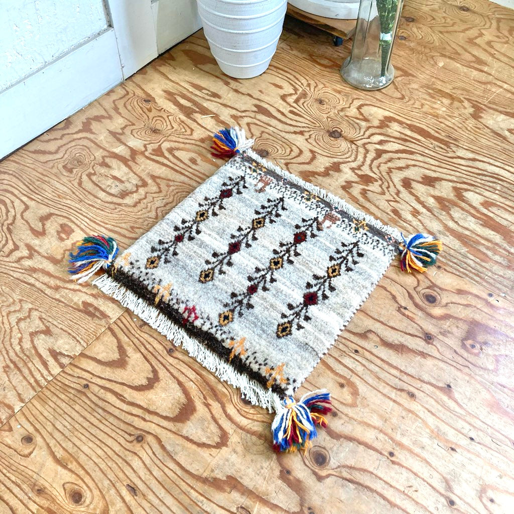 ギャッベ 座布団 チェアパット ミニ マット アイボリー スクエア 幅38× 奥行40 中古