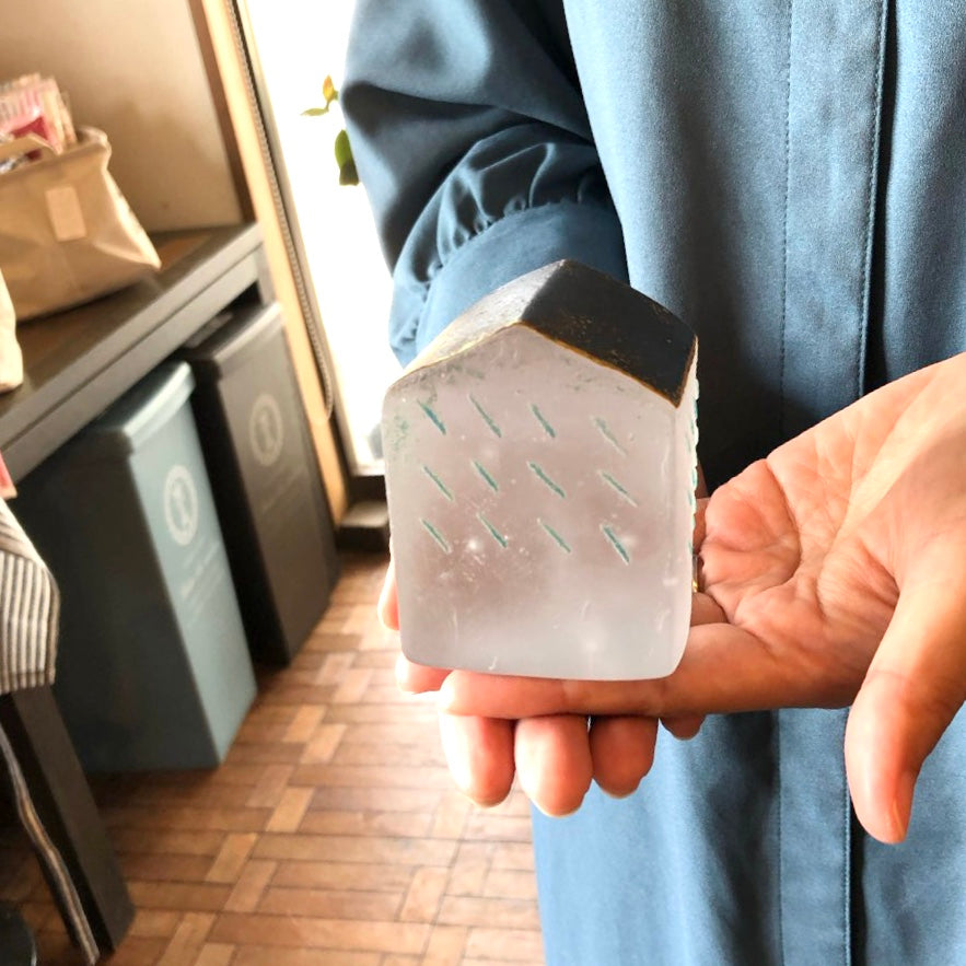 ガラスのオブジェ HOUSE RAIN 置物 扇田克也 中古