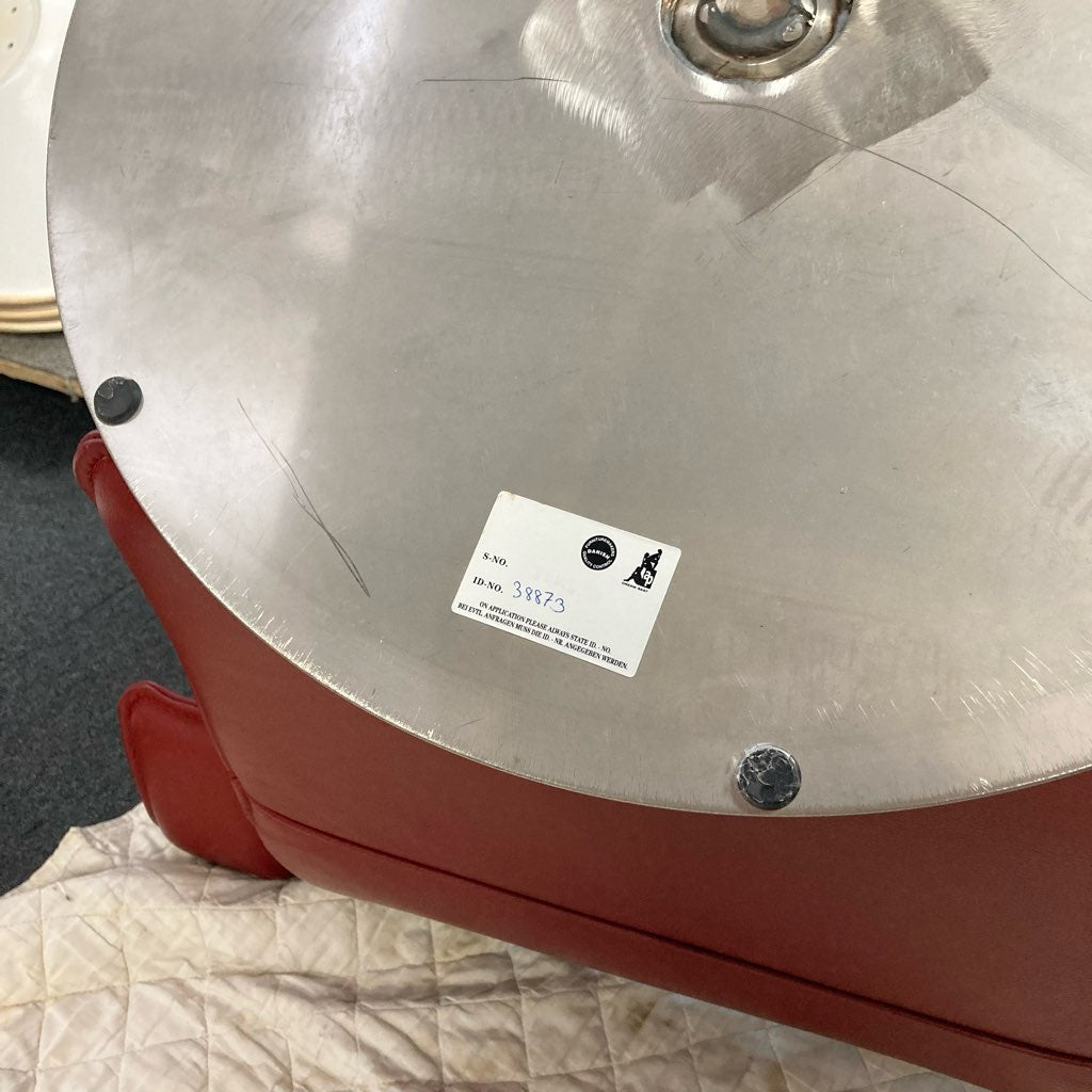 APファニチャー / AP-Furniture Simmons-AP ドリームリクライナー Meta リクライニングチェア 本革張り 中古