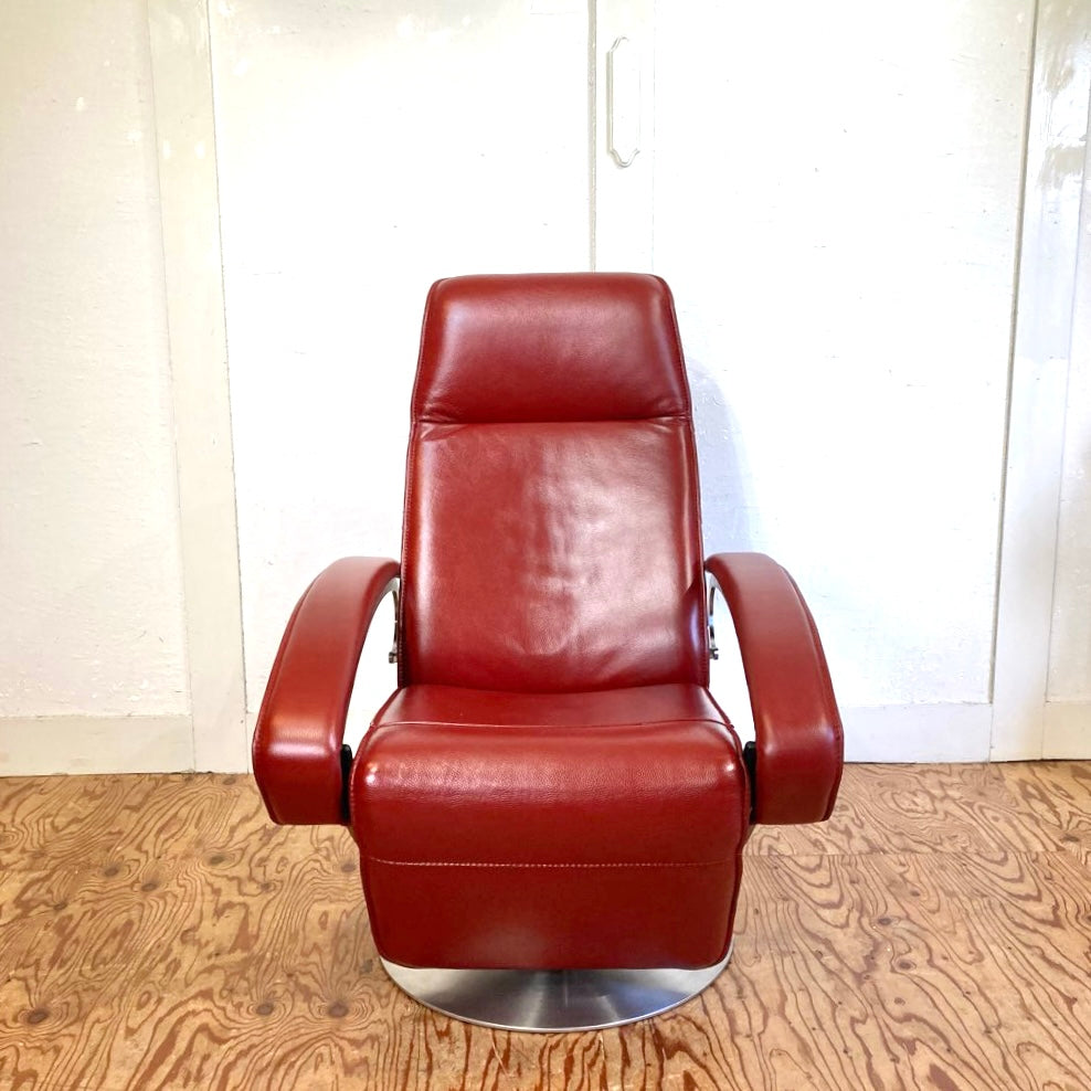 APファニチャー / AP-Furniture Simmons-AP ドリームリクライナー Meta リクライニングチェア 本革張り 中古