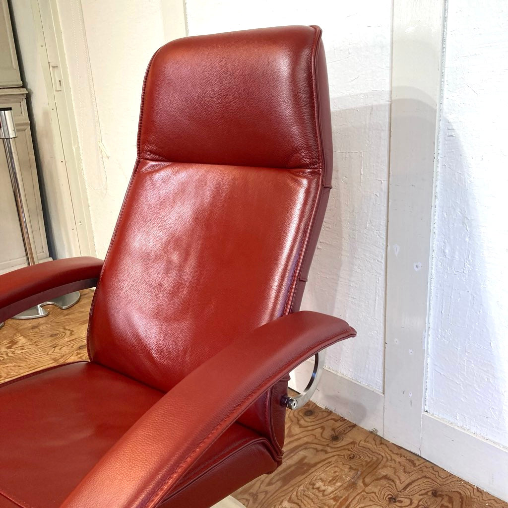 APファニチャー / AP-Furniture Simmons-AP ドリームリクライナー Meta リクライニングチェア 本革張り 中古
