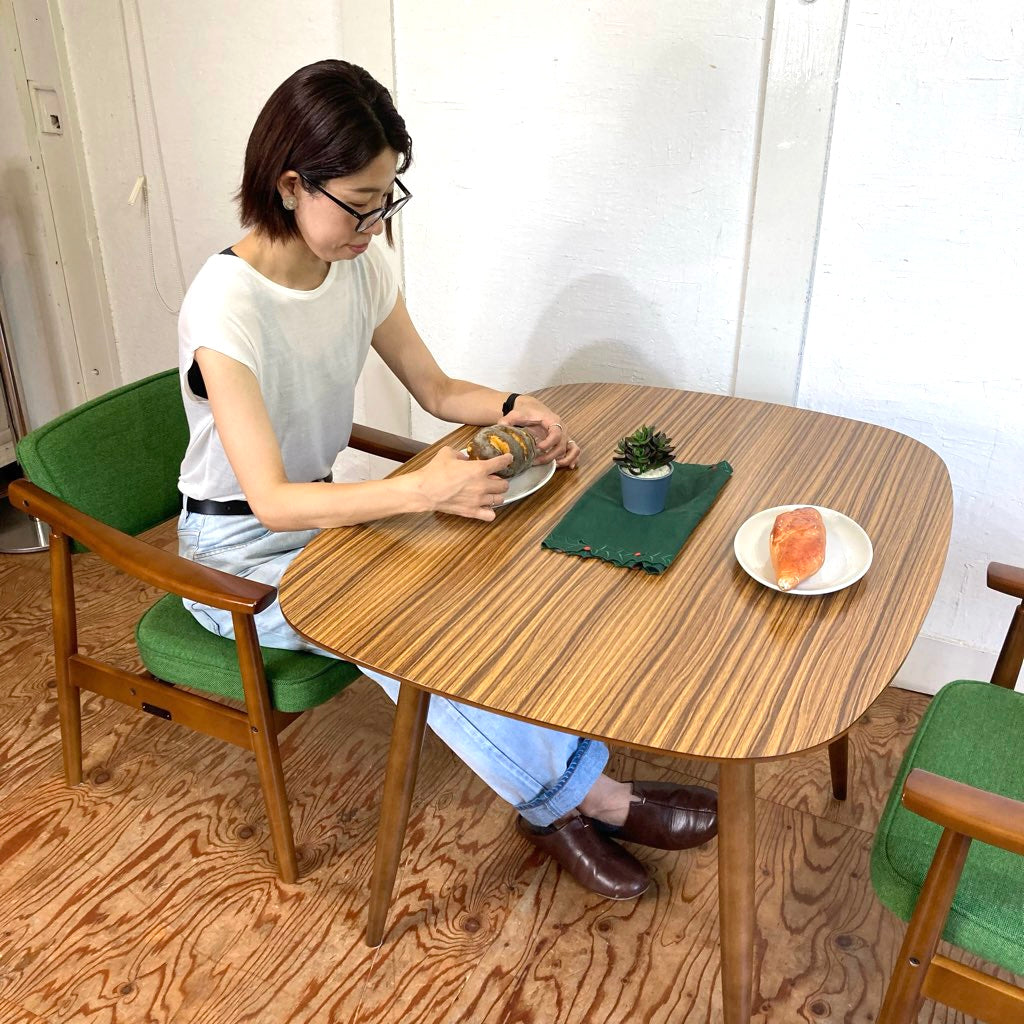 白カフェテーブル 円テーブル 無印カリモク - 机/テーブル