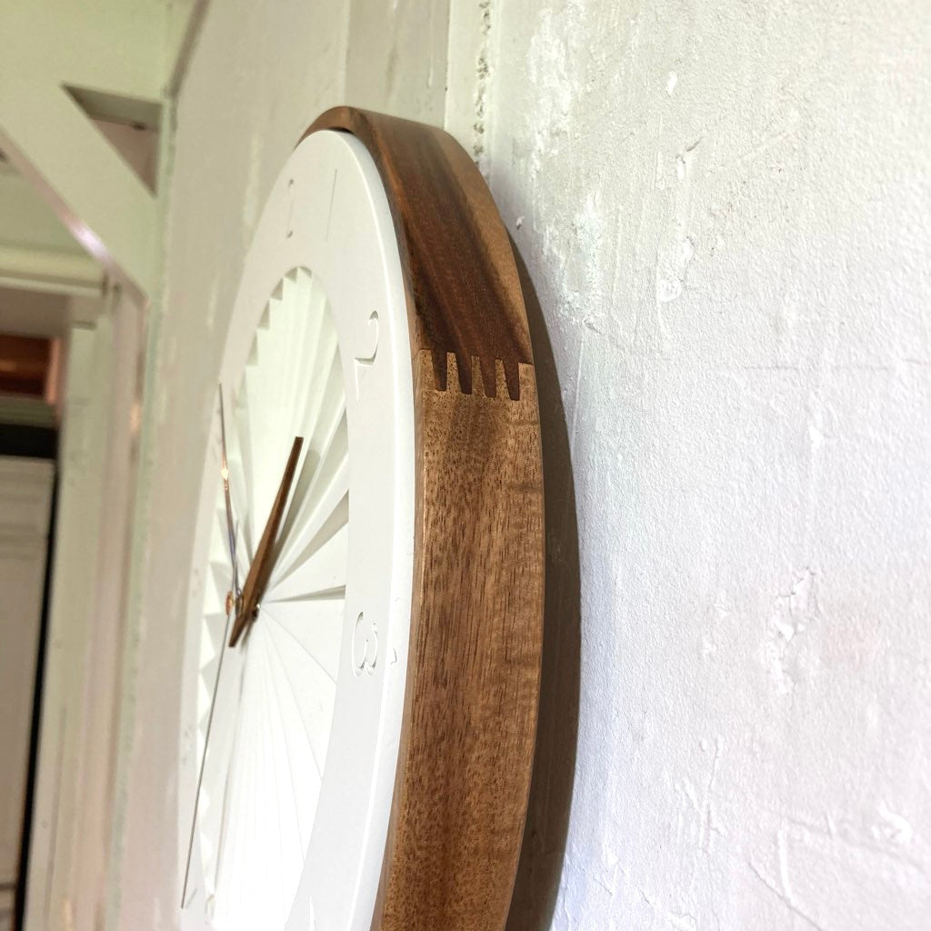 ルドヴィーガ / Ludvika 壁掛け時計 ホワイト 新品