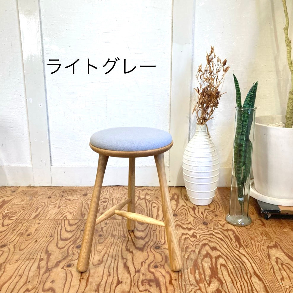 hito to ki / ヒトトキ Bow スツール 【H510】 オーク材 未使用品