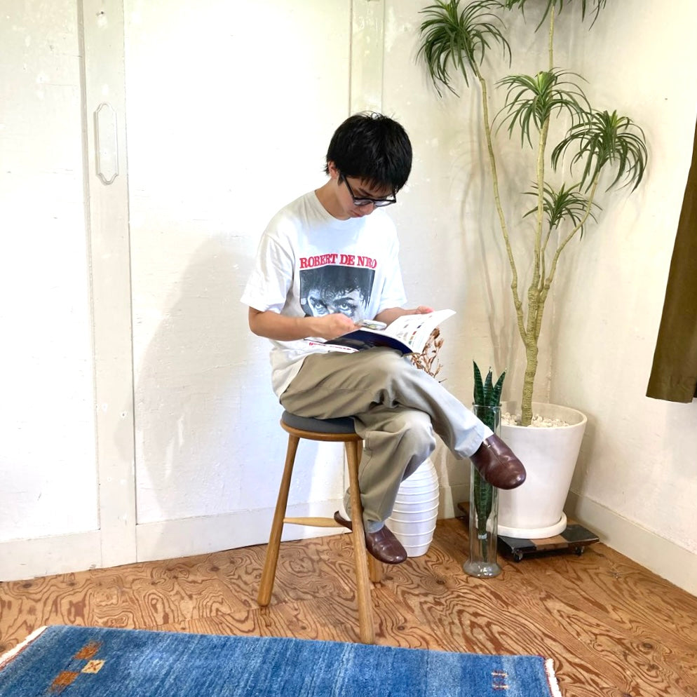 hito to ki / ヒトトキ Bow スツール 【H610】 オーク材 未使用品