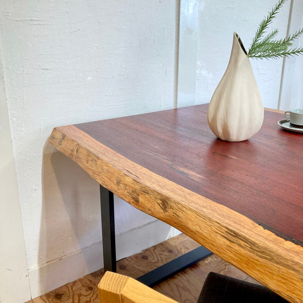 パドックの一枚板ダイニングテーブル 無垢材 リメイク家具 再生家具 リバイブモブラープロジェクト