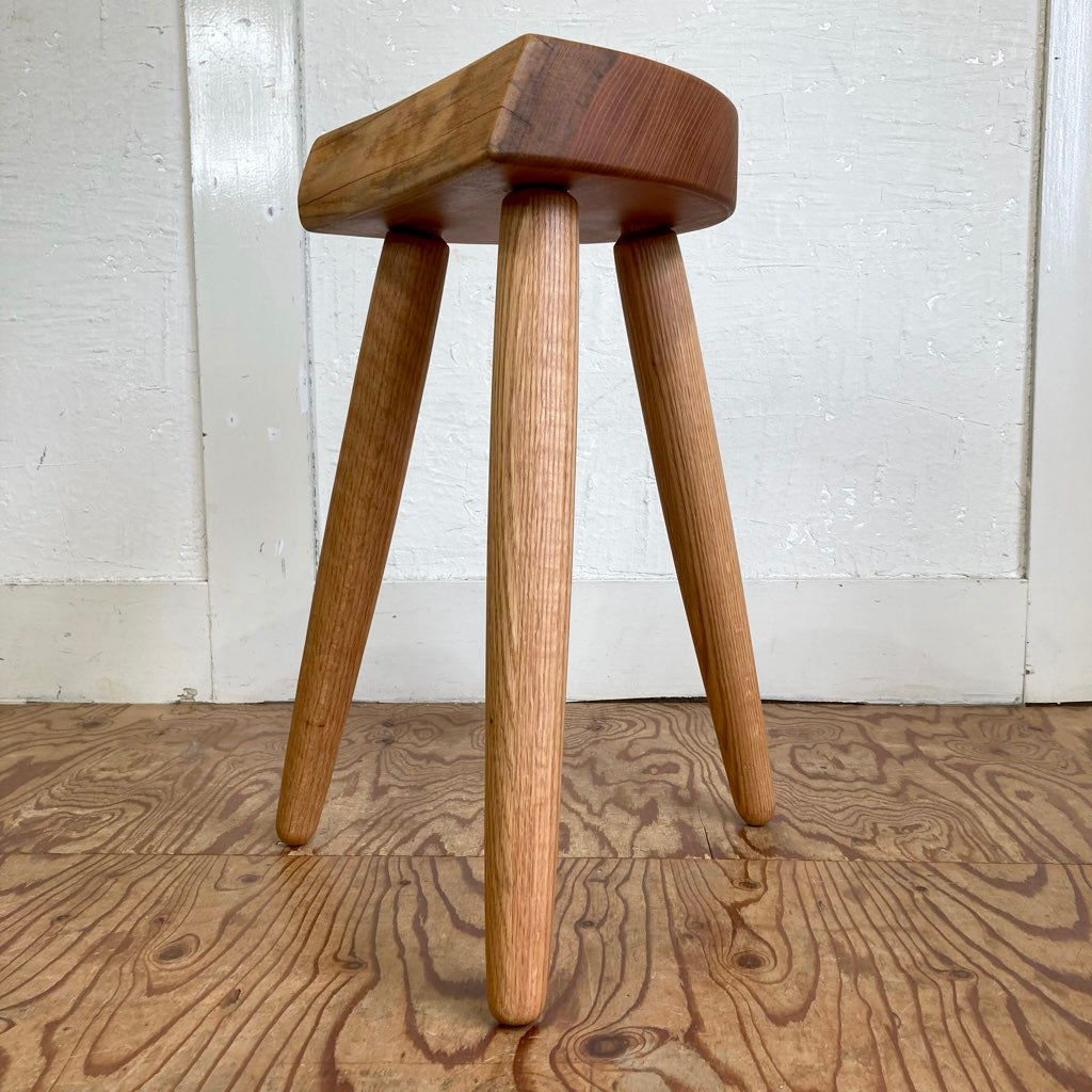 不要になった家具から作ったスツール 【1】リメイク家具 再生家具 リバイブモブラープロジェクト