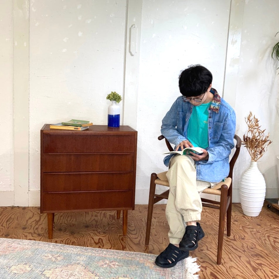 デンマーク製 チーク材 4段 チェスト 北欧 小ぶりで使いやすい箪笥 ヴィンテージ