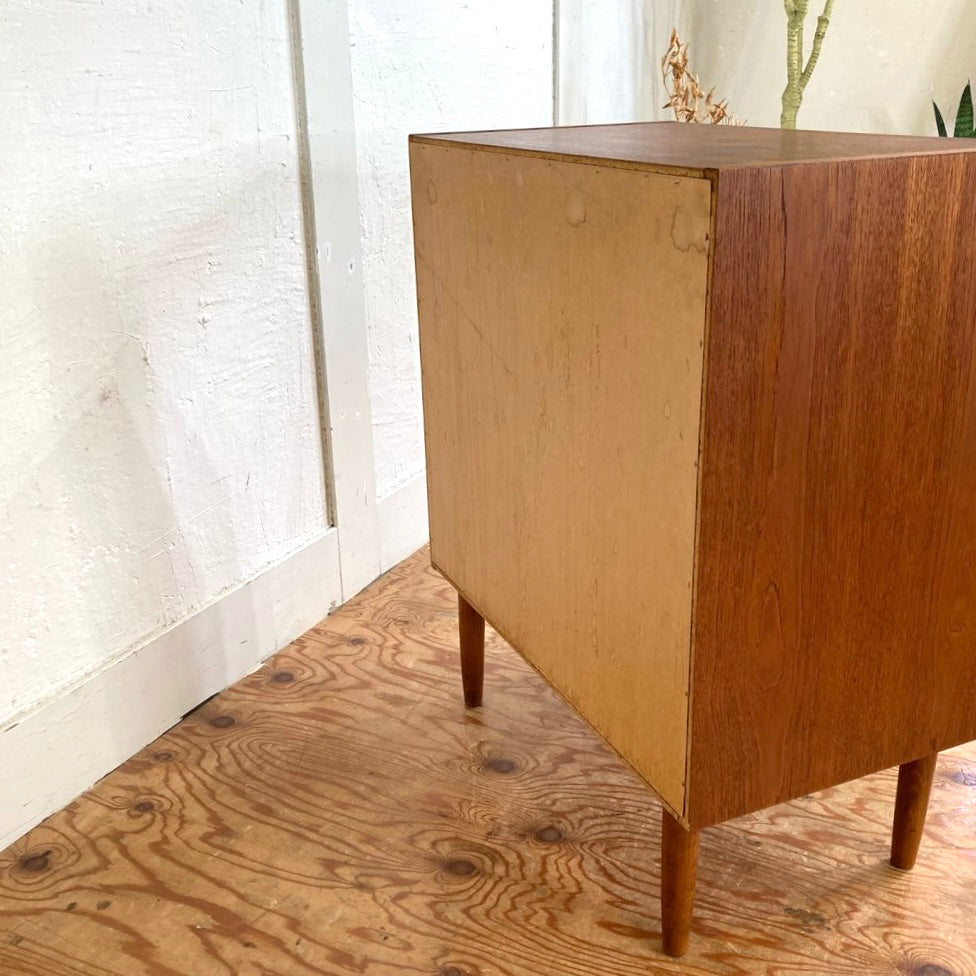 デンマーク製 チーク材 4段 チェスト 北欧 小ぶりで使いやすい箪笥 ヴィンテージ