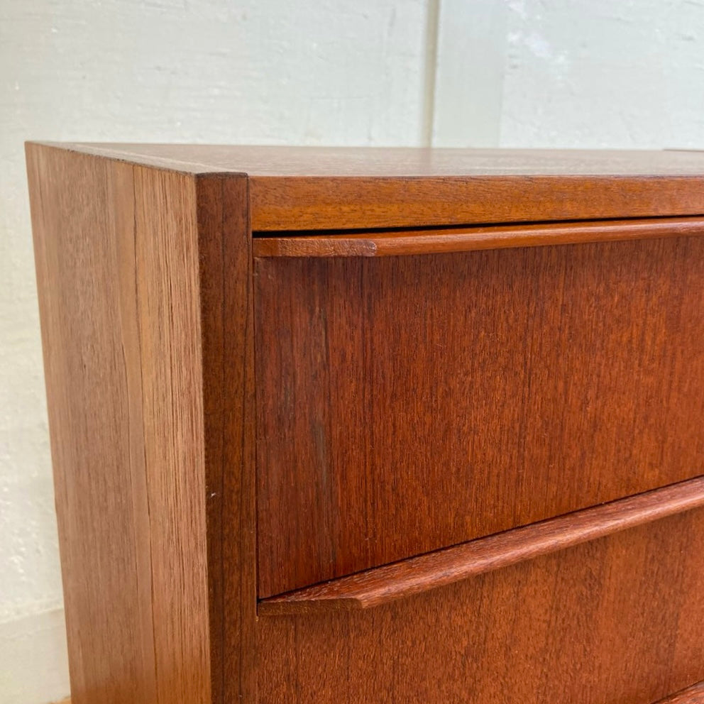 デンマーク製 チーク材 4段 チェスト 北欧 小ぶりで使いやすい箪笥 ヴィンテージ