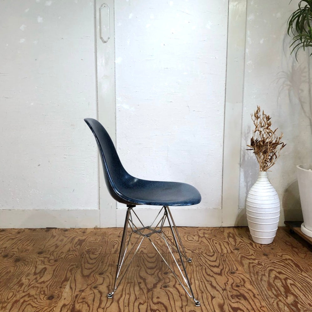モダニカ / MODERNICA サイドシェルチェア FRP インディゴ チャールズ&レイ・イームズ 中古