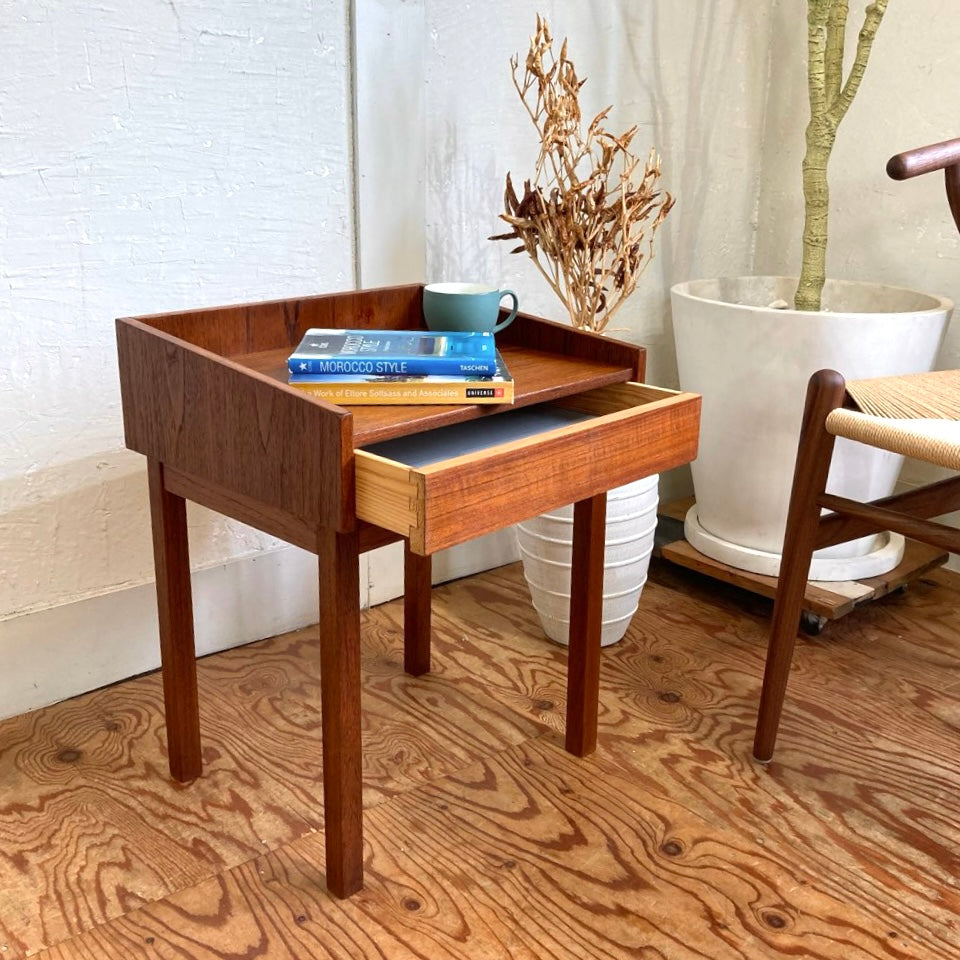 デンマーク製 チーク材 ミニチェスト サイドテーブル 北欧 ヴィンテージ