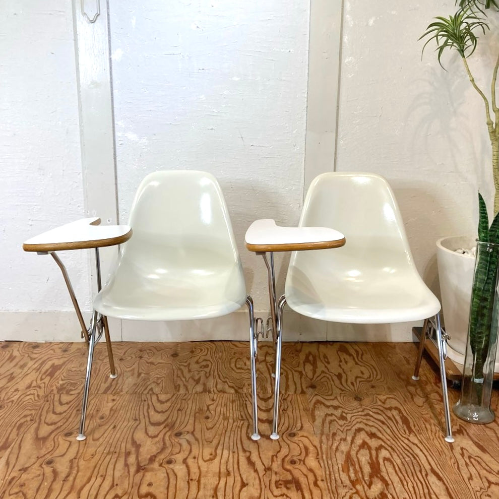 ハーマンミラー / Herman Miller サイドシェルチェア ホワイト スタッキングベース メモ台付き チャールズ&レイ・イームズ FRP ヴィンテージ