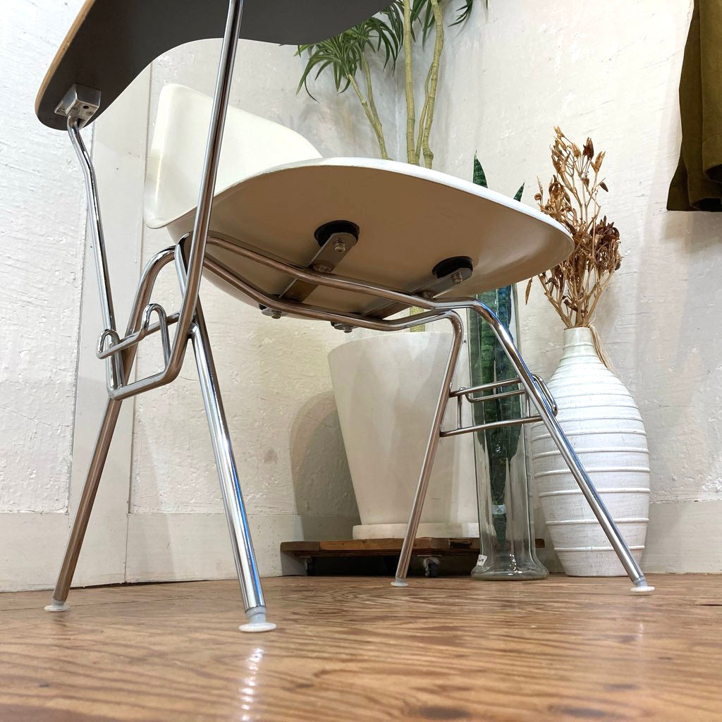 ハーマンミラー / Herman Miller サイドシェルチェア ホワイト スタッキングベース メモ台付き チャールズ&レイ・イームズ FRP ヴィンテージ