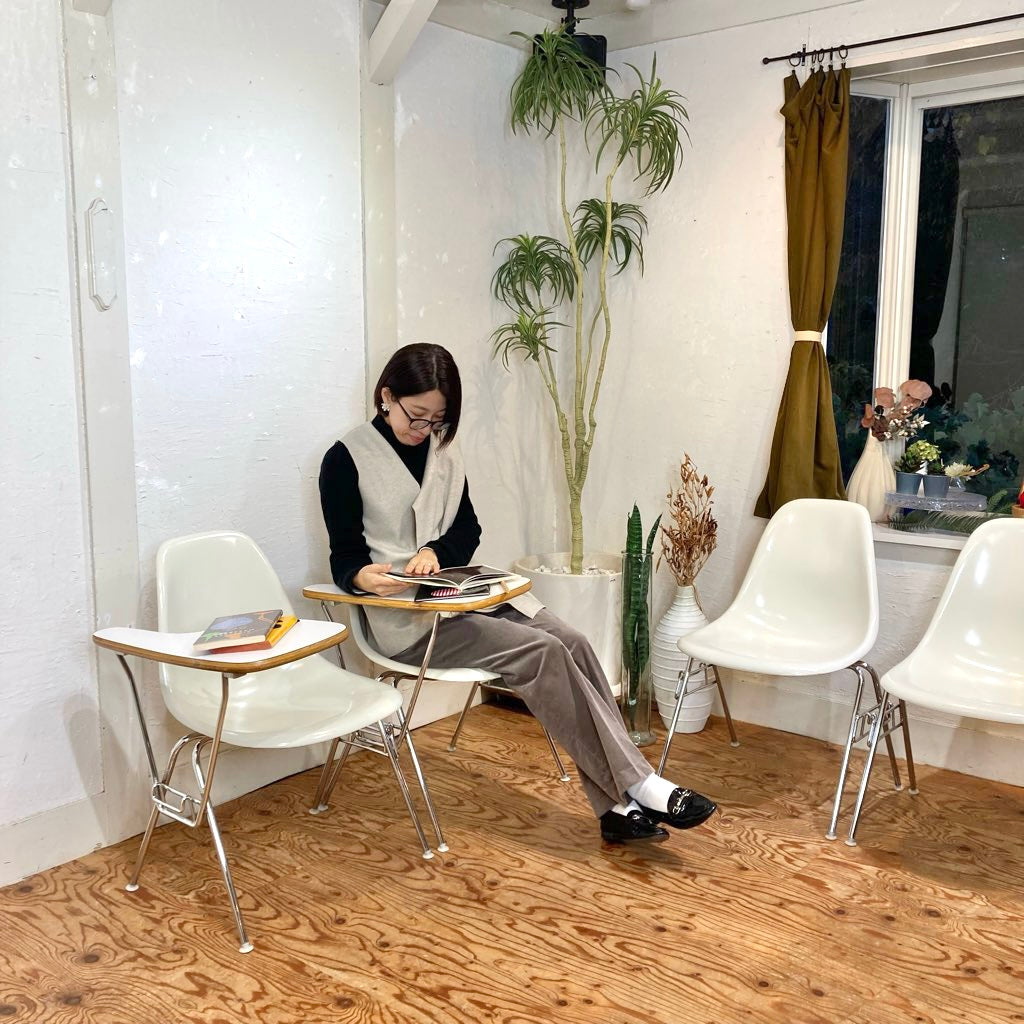 ハーマンミラー / Herman Miller サイドシェルチェア ホワイト スタッキングベース メモ台付き チャールズ&レイ・イームズ FRP ヴィンテージ