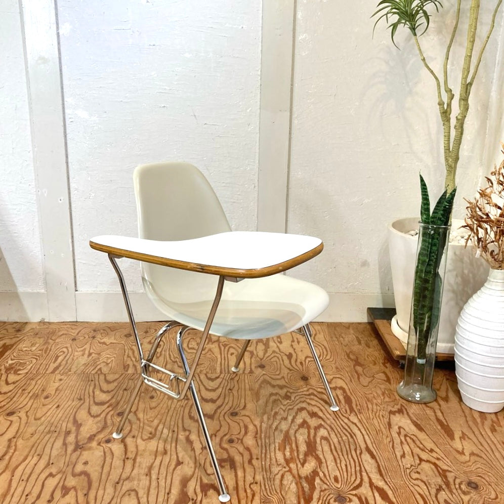 ハーマンミラー / Herman Miller サイドシェルチェア ホワイト スタッキングベース メモ台付き チャールズ&レイ・イームズ FRP ヴィンテージ