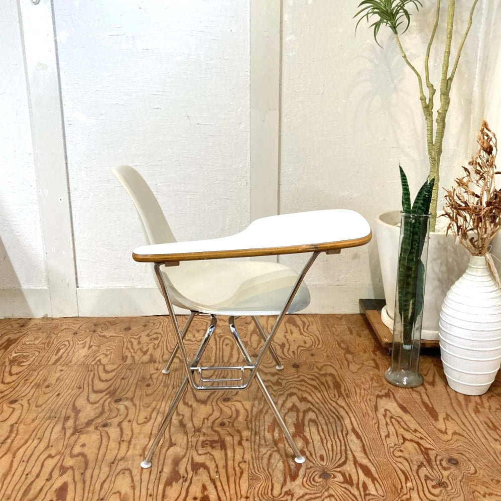 ハーマンミラー / Herman Miller サイドシェルチェア ホワイト スタッキングベース メモ台付き チャールズ&レイ・イームズ FRP ヴィンテージ