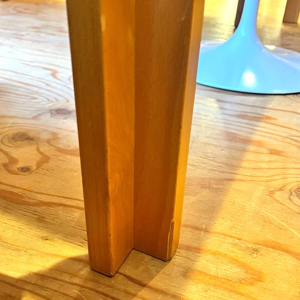 マグナス・オルセン / MAGNUS OLESEN ダイニングテーブル 1400×1400 ブラック デンマーク 中古