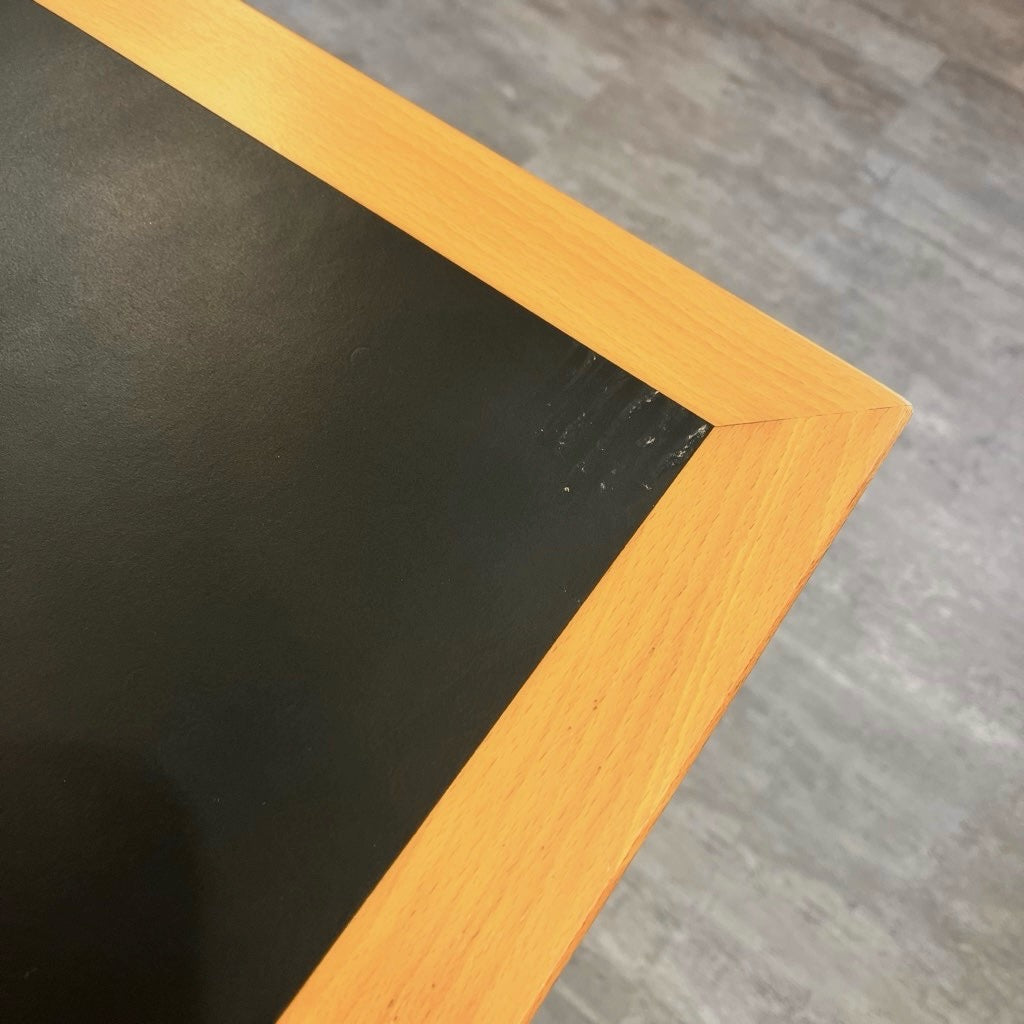 マグナス・オルセン / MAGNUS OLESEN ダイニングテーブル 1400×1400 ブラック デンマーク 中古