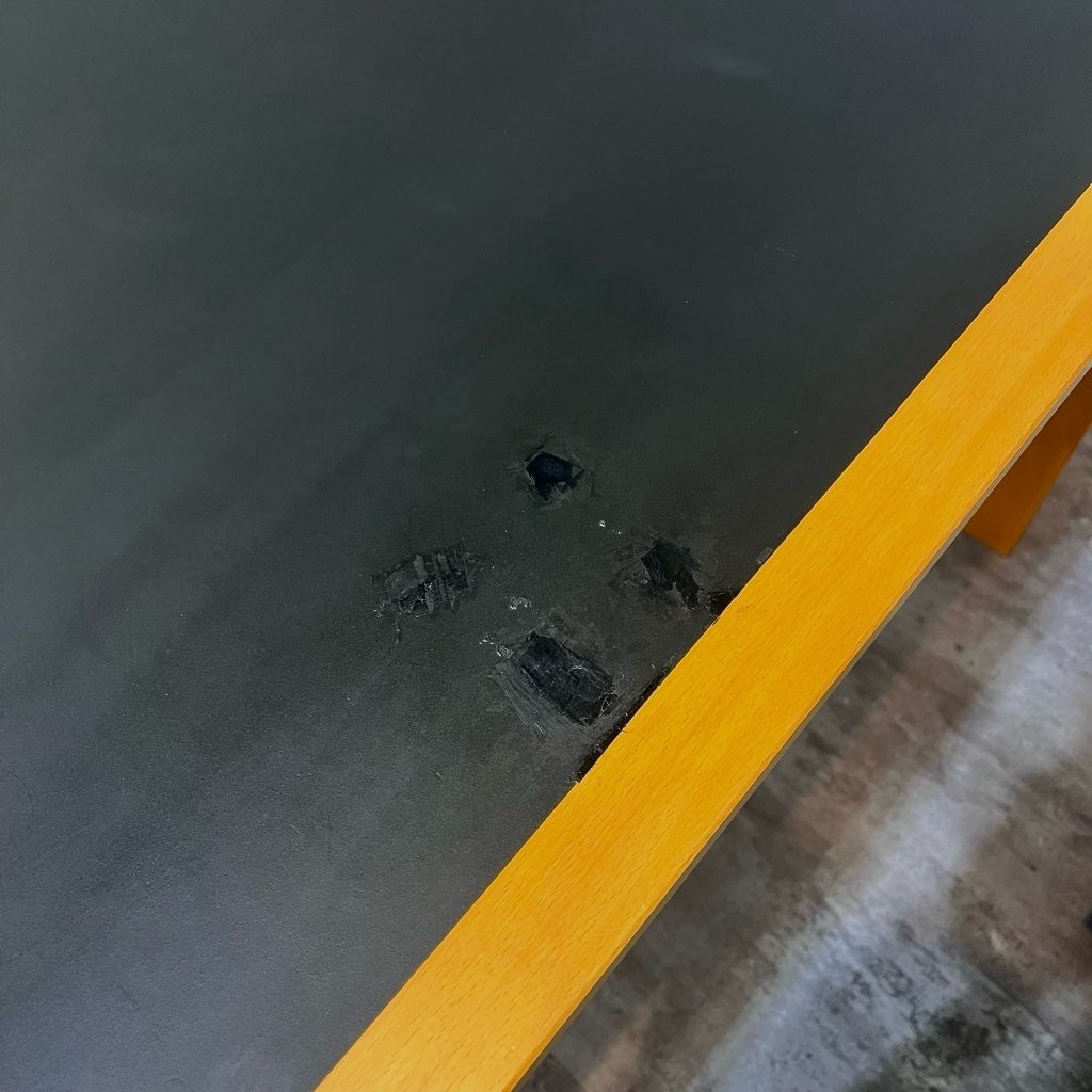 マグナス・オルセン / MAGNUS OLESEN ダイニングテーブル 1400×1400 ブラック デンマーク 中古