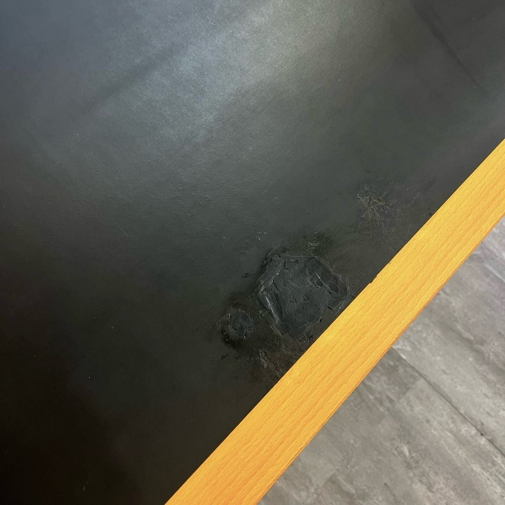 マグナス・オルセン / MAGNUS OLESEN ダイニングテーブル 1400×1400 ブラック デンマーク 中古