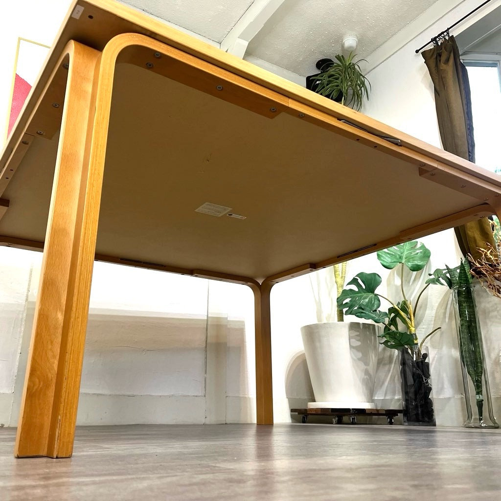 マグナス・オルセン / MAGNUS OLESEN ダイニングテーブル 1400×1400 ブラック デンマーク 中古