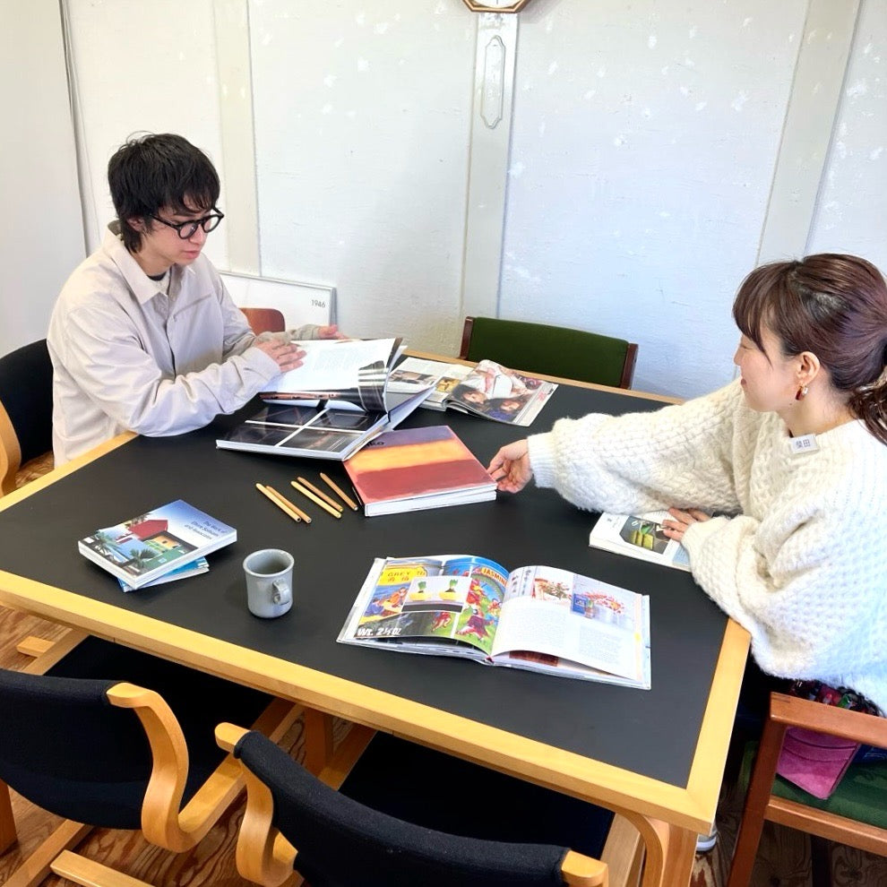 マグナス・オルセン / MAGNUS OLESEN ダイニングテーブル 1400×1400 ブラック デンマーク 中古