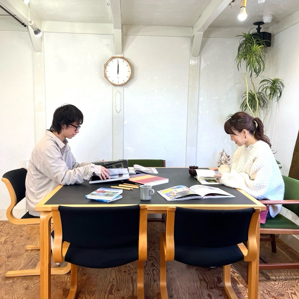 マグナス・オルセン / MAGNUS OLESEN ダイニングテーブル 1400×1400 ブラック デンマーク 中古