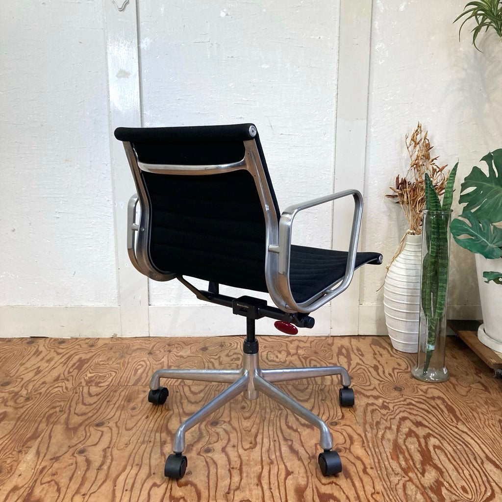 ハーマンミラー / Herman Miller イームズ アルミナムグループ マネジメントチェア ブラック ファブリック デスクチェア 5本レッグ ヴィンテージ