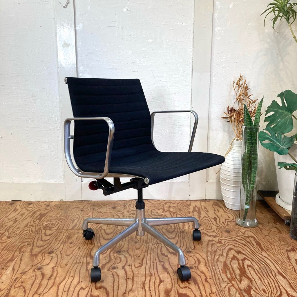 ハーマンミラー / Herman Miller イームズ アルミナムグループ マネジメントチェア ブラック ファブリック デスクチェア 5本レッグ ヴィンテージ