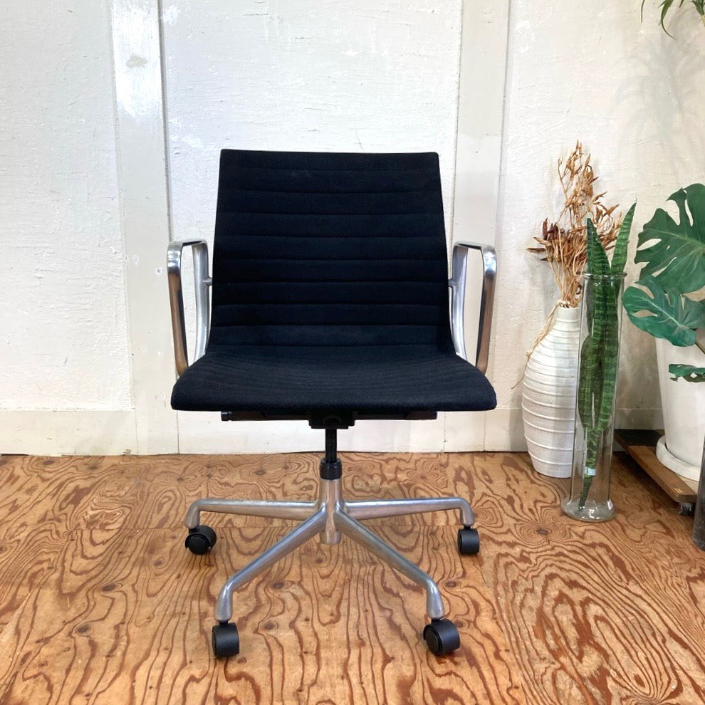 ハーマンミラー / Herman Miller イームズ アルミナムグループ マネジメントチェア ブラック ファブリック デスクチェア 5本レッグ ヴィンテージ