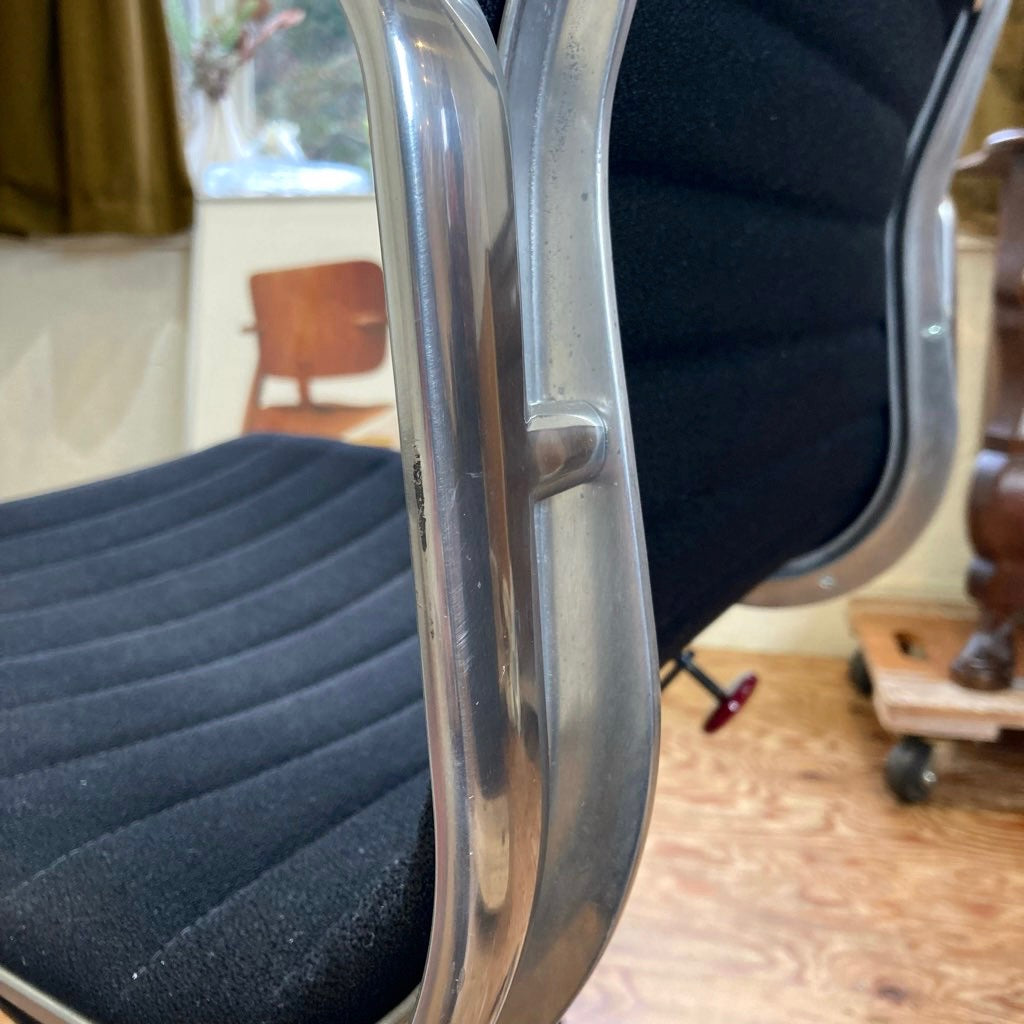 ハーマンミラー / Herman Miller イームズ アルミナムグループ マネジメントチェア ブラック ファブリック デスクチェア 5本レッグ ヴィンテージ