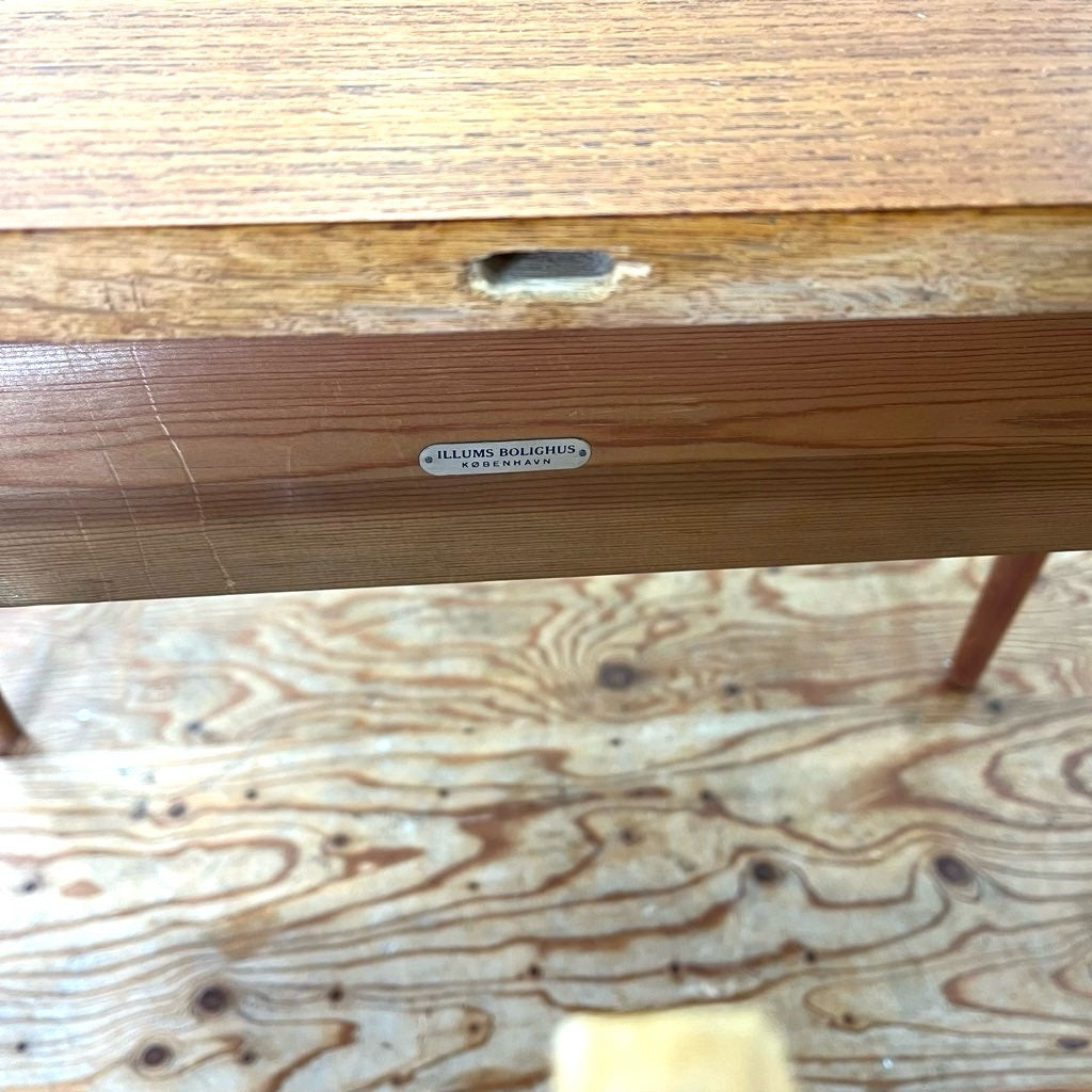 イルムス・ボリフス / Illums Bolighus チーク材 ラウンドダイニングテーブル 北欧 ヴィンテージ