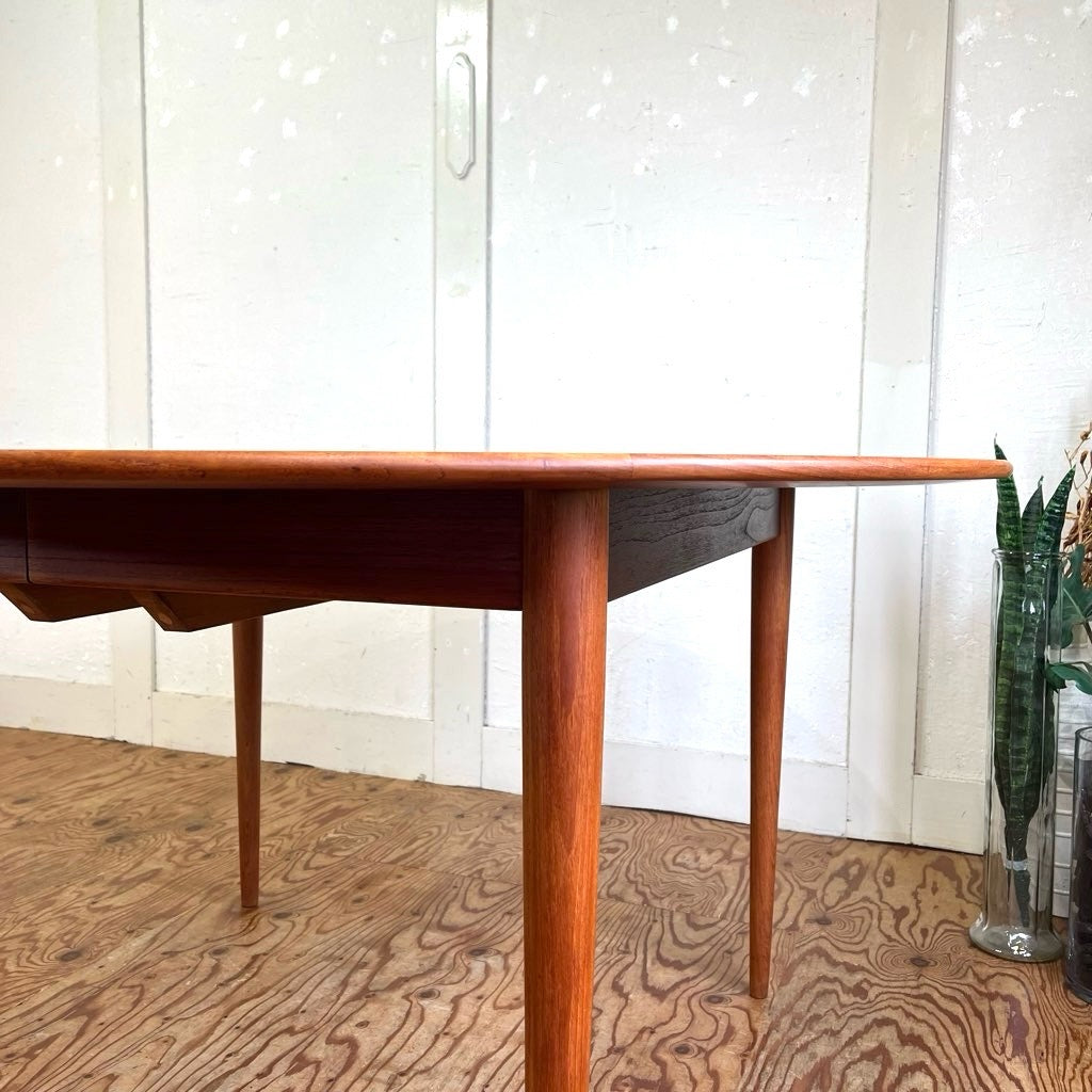 イルムス・ボリフス / Illums Bolighus チーク材 ラウンドダイニングテーブル 北欧 ヴィンテージ