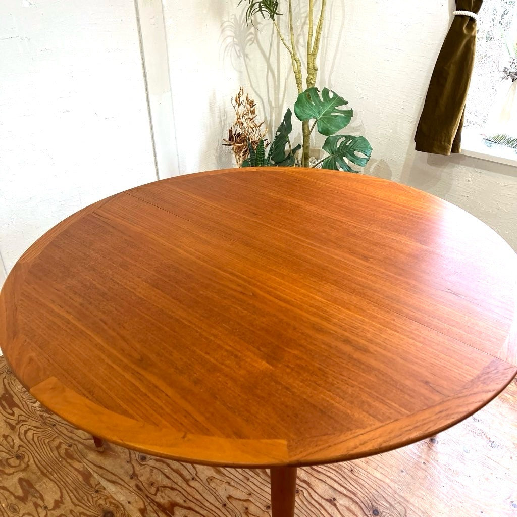 イルムス・ボリフス / Illums Bolighus チーク材 ラウンドダイニングテーブル 北欧 ヴィンテージ