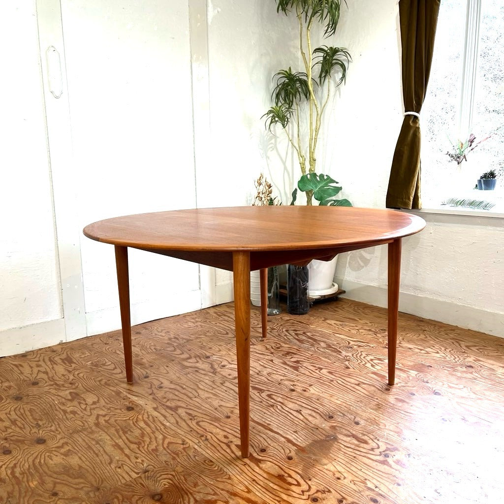 イルムス・ボリフス / Illums Bolighus チーク材 ラウンドダイニングテーブル 北欧 ヴィンテージ