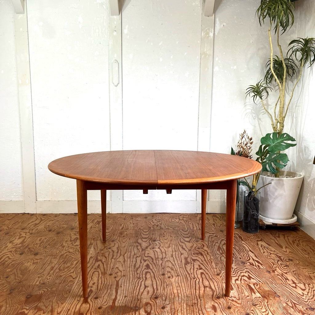 イルムス・ボリフス / Illums Bolighus チーク材 ラウンドダイニングテーブル 北欧 ヴィンテージ