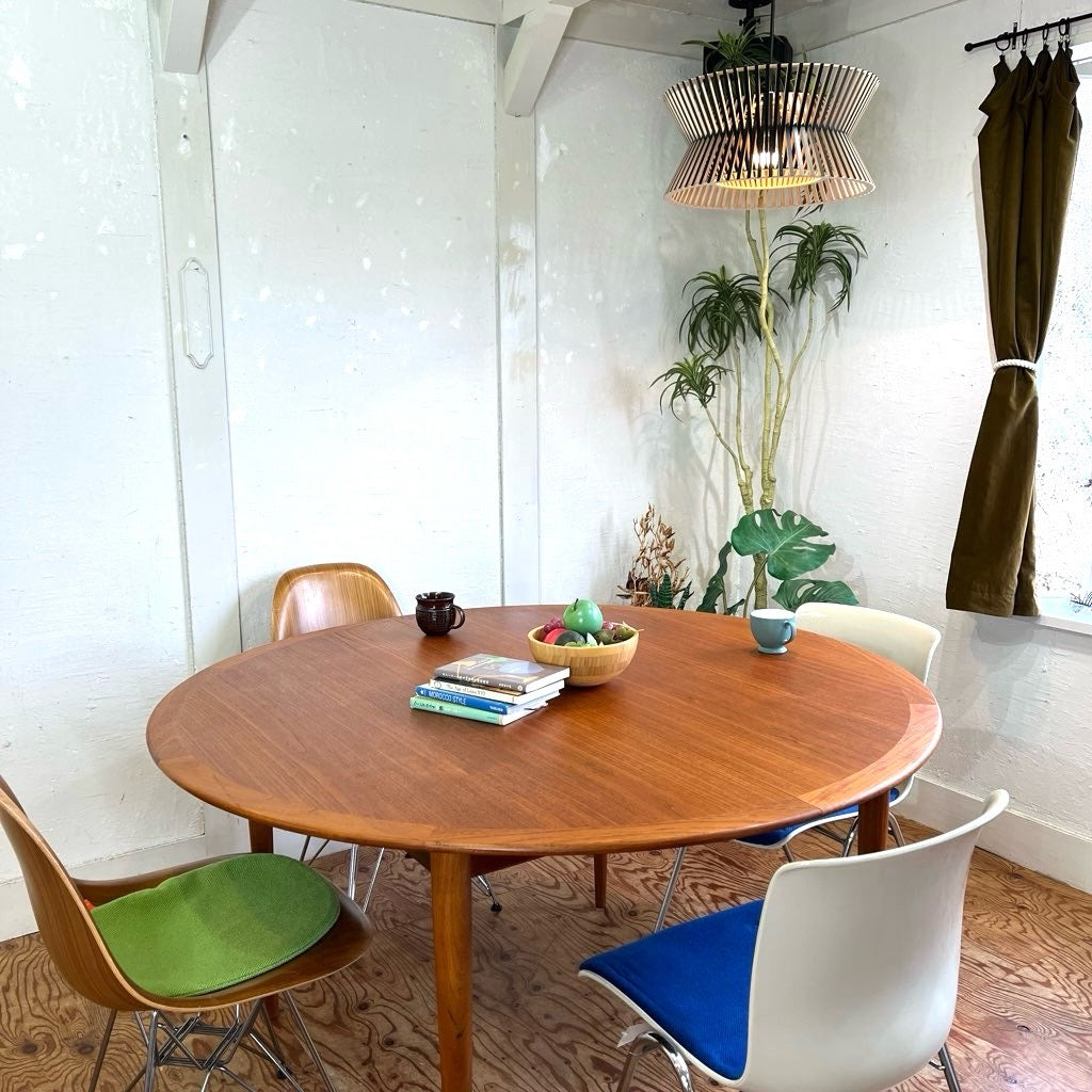 イルムス・ボリフス / Illums Bolighus チーク材 ラウンドダイニングテーブル 北欧 ヴィンテージ