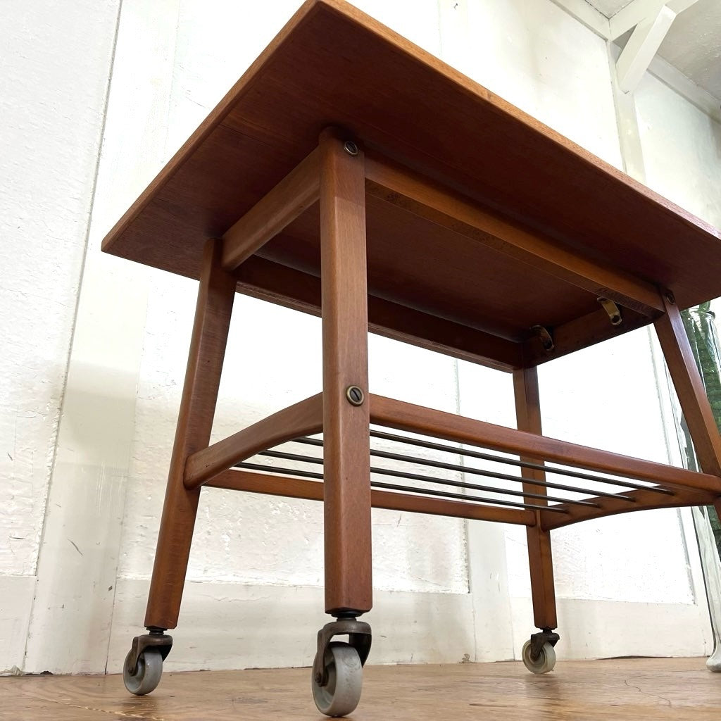 チーク材&ビーチ材 コーヒーテーブル サイドテーブル 棚・キャスター付き デンマーク製 北欧 ヴィンテージ