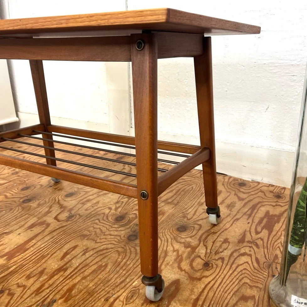 チーク材&ビーチ材 コーヒーテーブル サイドテーブル 棚・キャスター付き デンマーク製 北欧 ヴィンテージ