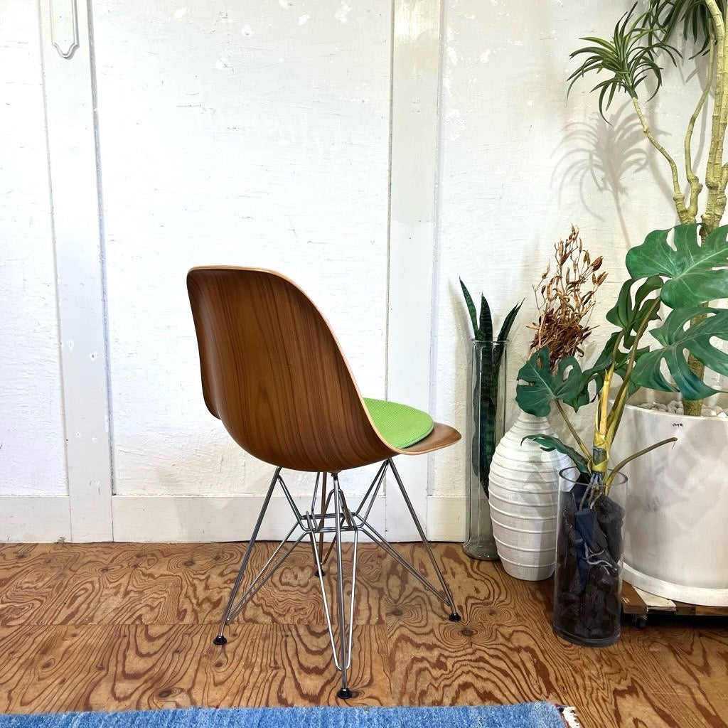ハーマンミラー / Herman Miller ウッドシェルチェア 【2】チェアパッド付 エッフェルベース チャールズ&レイ・イームズ 中古