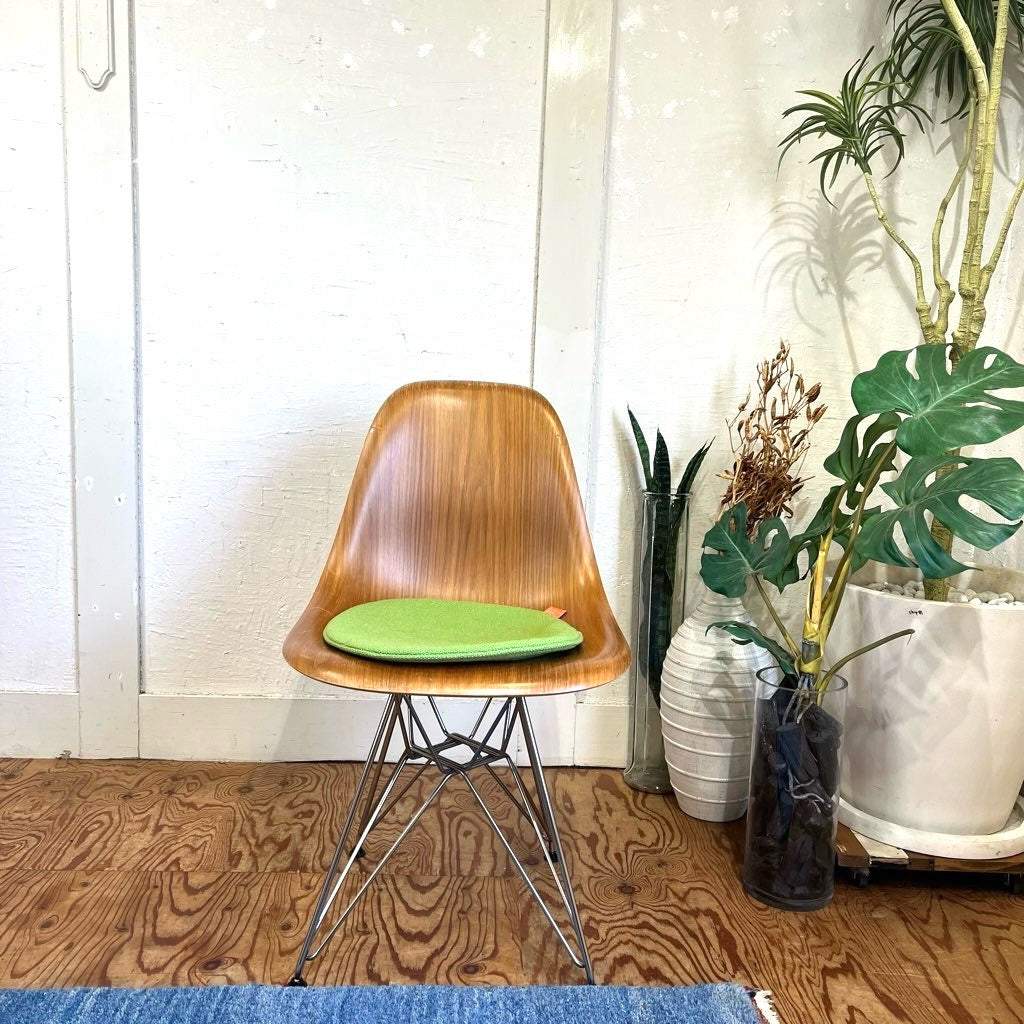 ハーマンミラー / Herman Miller ウッドシェルチェア 【2】チェアパッド付 エッフェルベース チャールズ&レイ・イームズ 中古