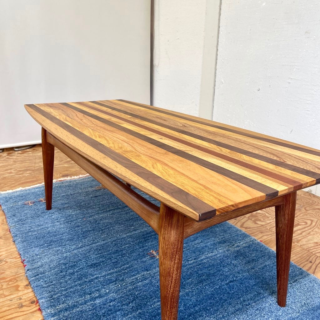 不要になった古い家具の様々な木材から作ったセンターテーブル W110 ローテーブル リバイブモブラープロジェクト